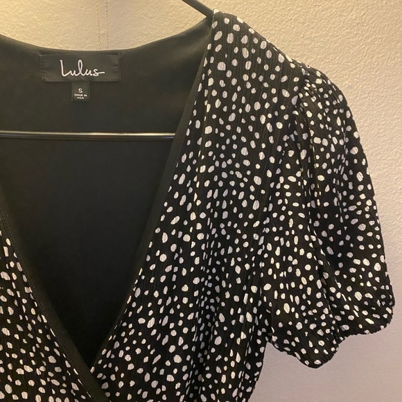 Lulu’s skater polka dot puff sleeve wrap dress - Picture 2 of 2